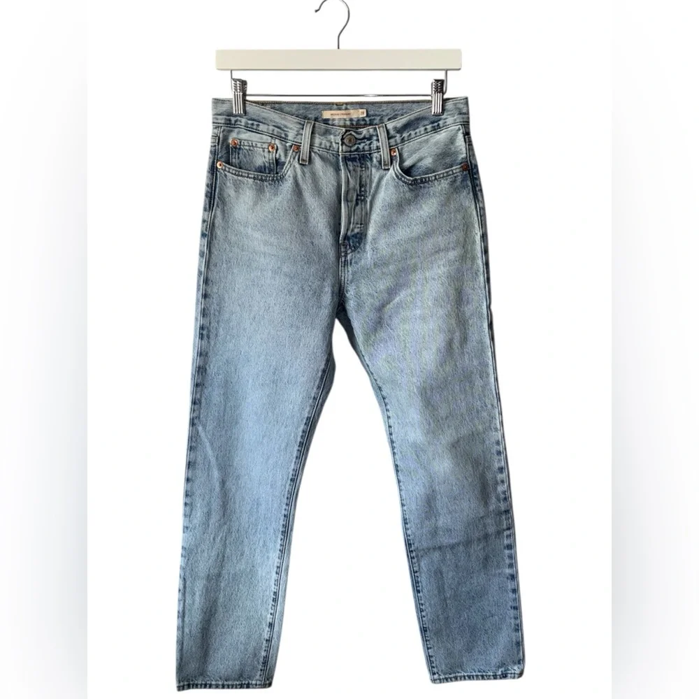 Levi’s Premium Wedgie Straight Jeans Size 28 Light Wash High Rise Denim - Picture 1 of 6